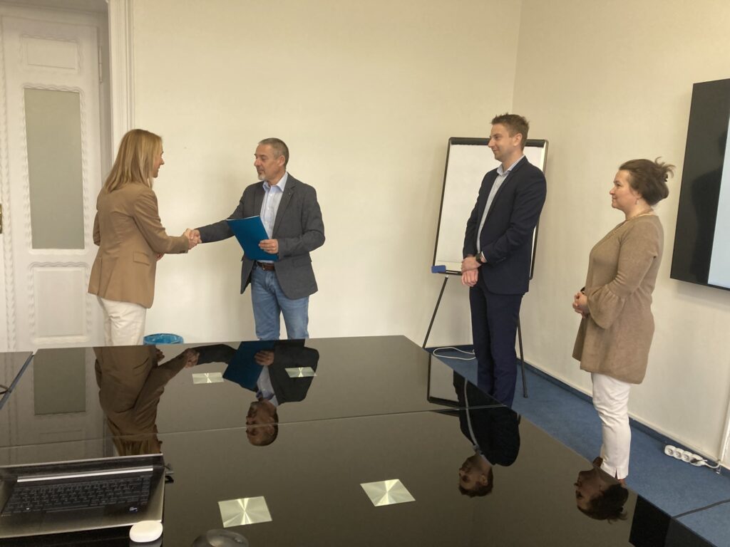Noví absolventi a&nbsp;držitelé titulů MBA