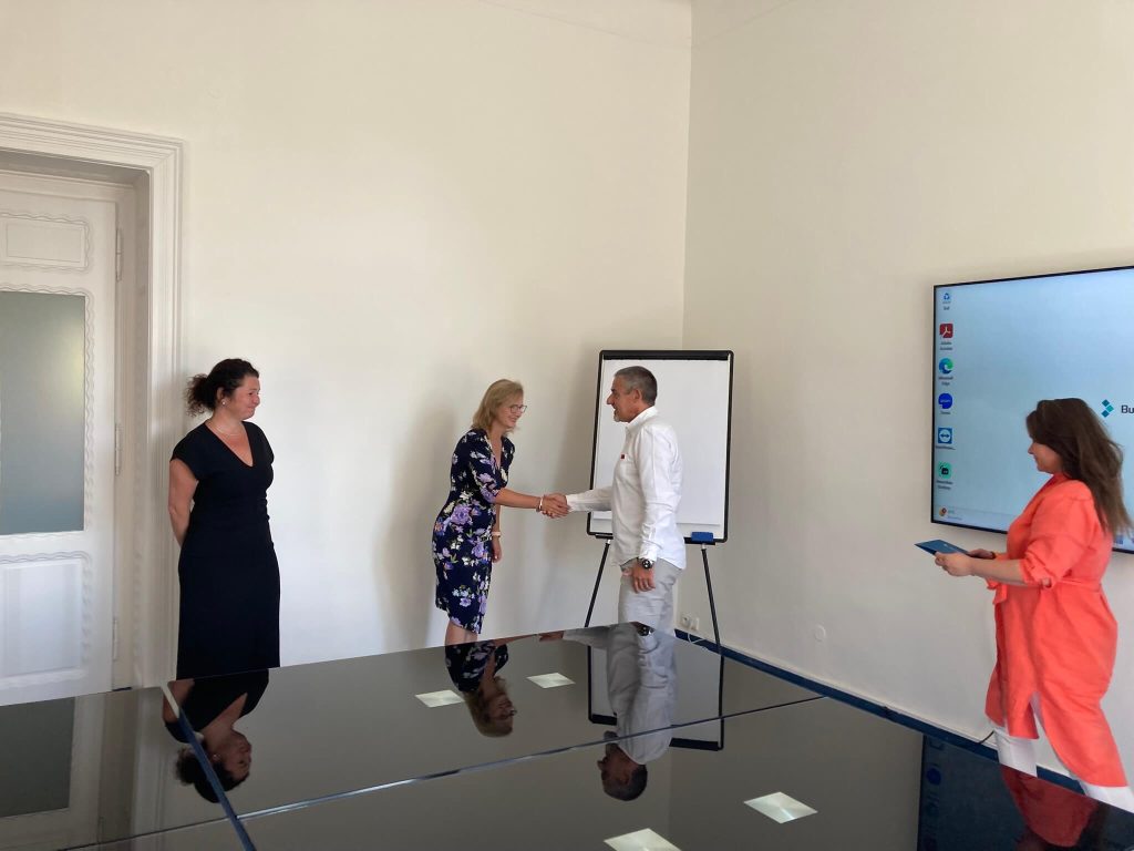 Noví absolventi a&nbsp;noví majitelé titulů MBA - galerie