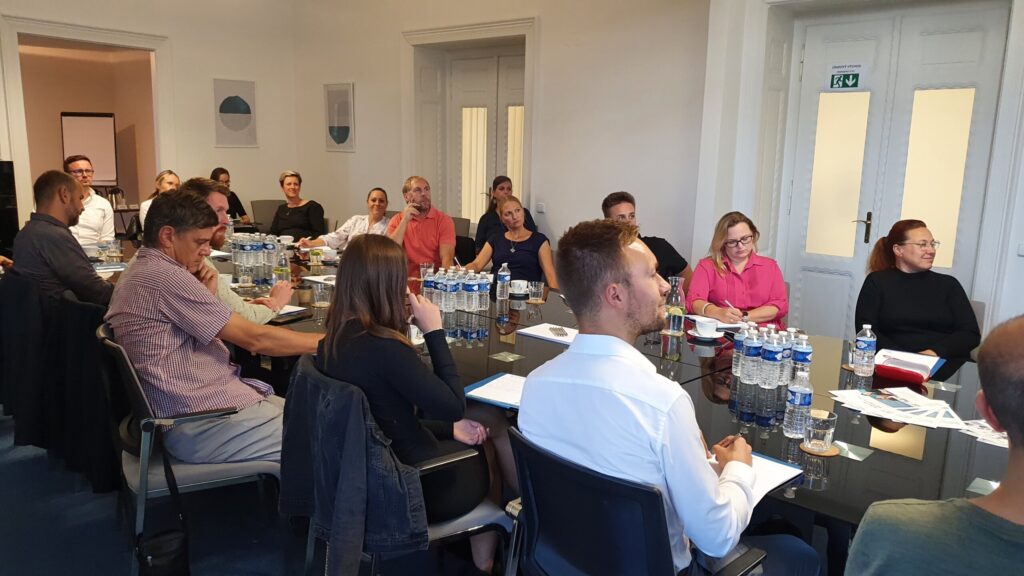 20220908 183404 scaled 1 | Bezplatný seminář: „Největší pasti krizové komunikace pro manažery i profesionály“
