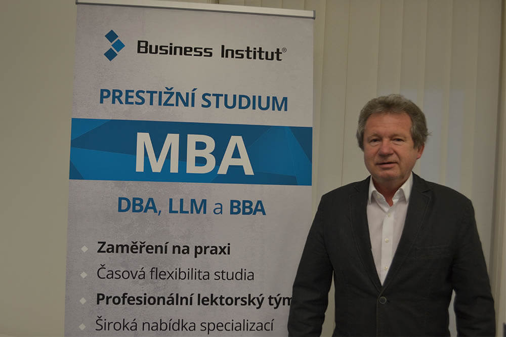 O síle myšlenky s nejinteligentnějším Čechem a úspěšným absolventem Business Institutu, Karlem Kostkou