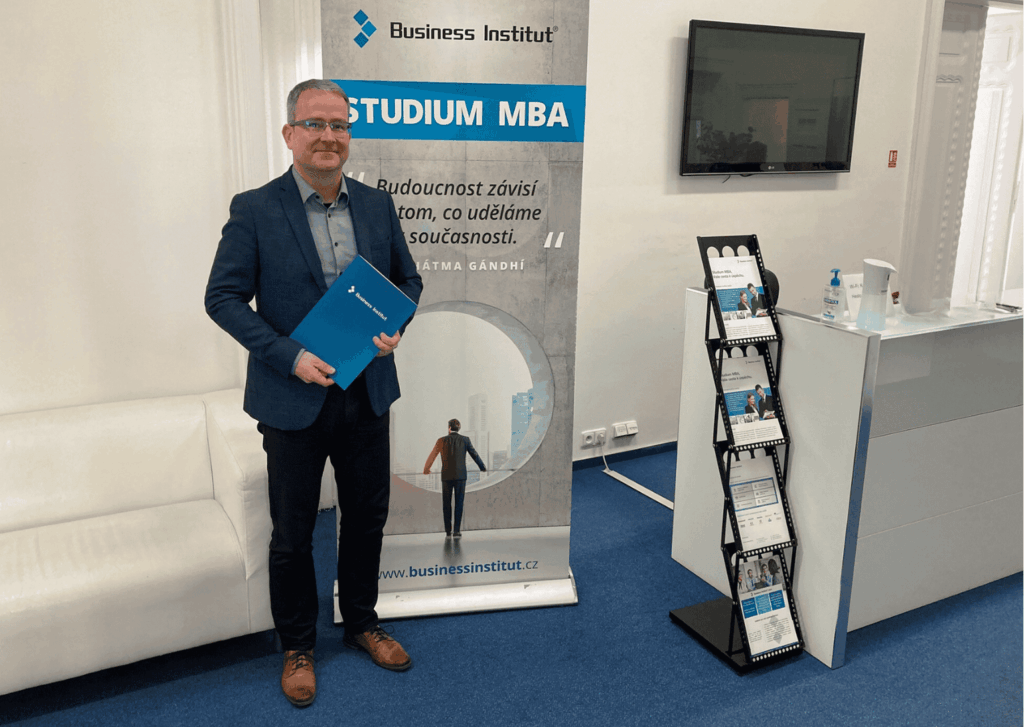 foto web 1 | Noví absolventi MBA a DBA: Gratulujeme k excelentním obhajobám