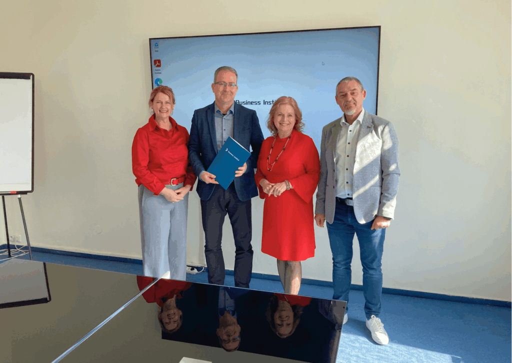 obhajoby 4 | Noví absolventi MBA a DBA: Gratulujeme k excelentním obhajobám