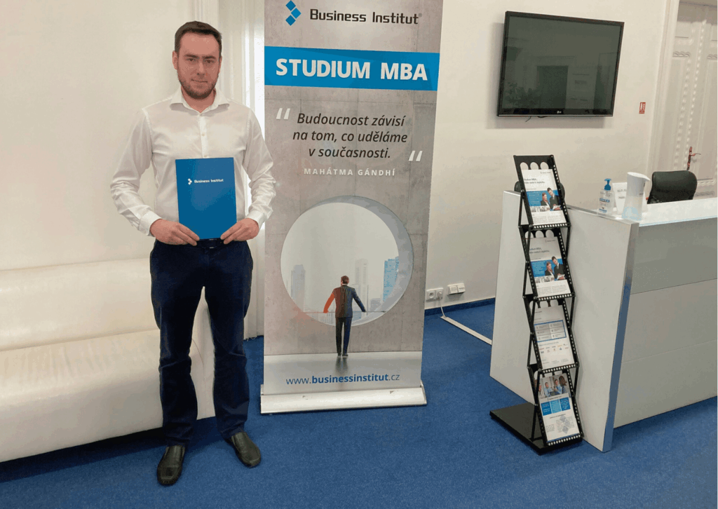obhajoby 6 | Noví absolventi MBA a DBA: Gratulujeme k excelentním obhajobám