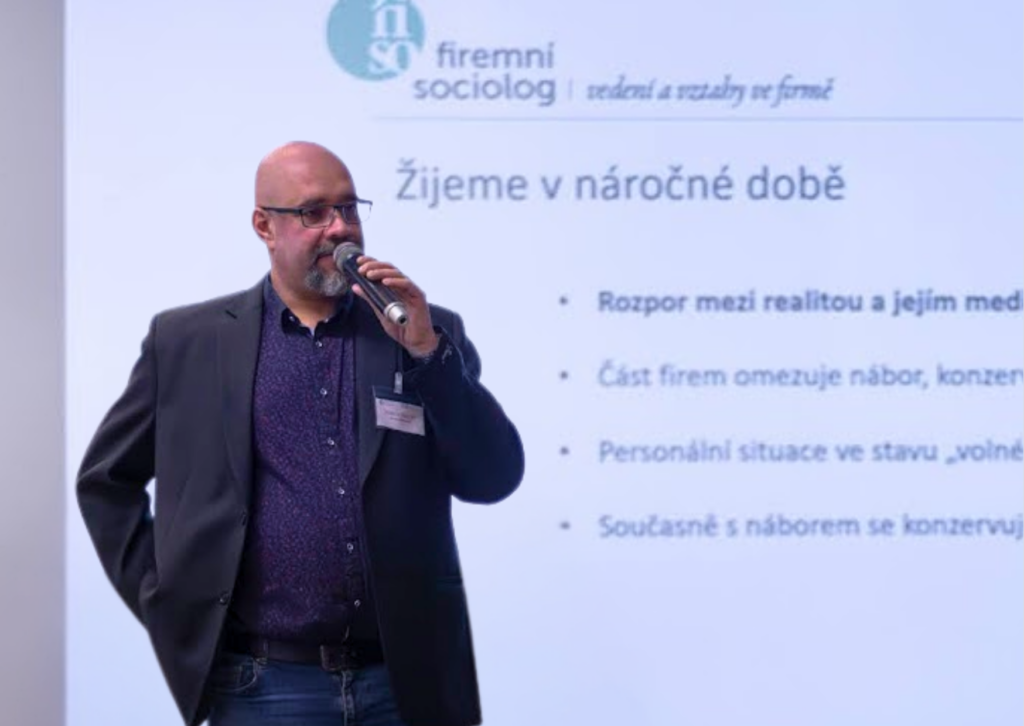 Pozvánka na online seminář „Drby, fámy, šuškanda a jak na ně“, 15. 10. 2026